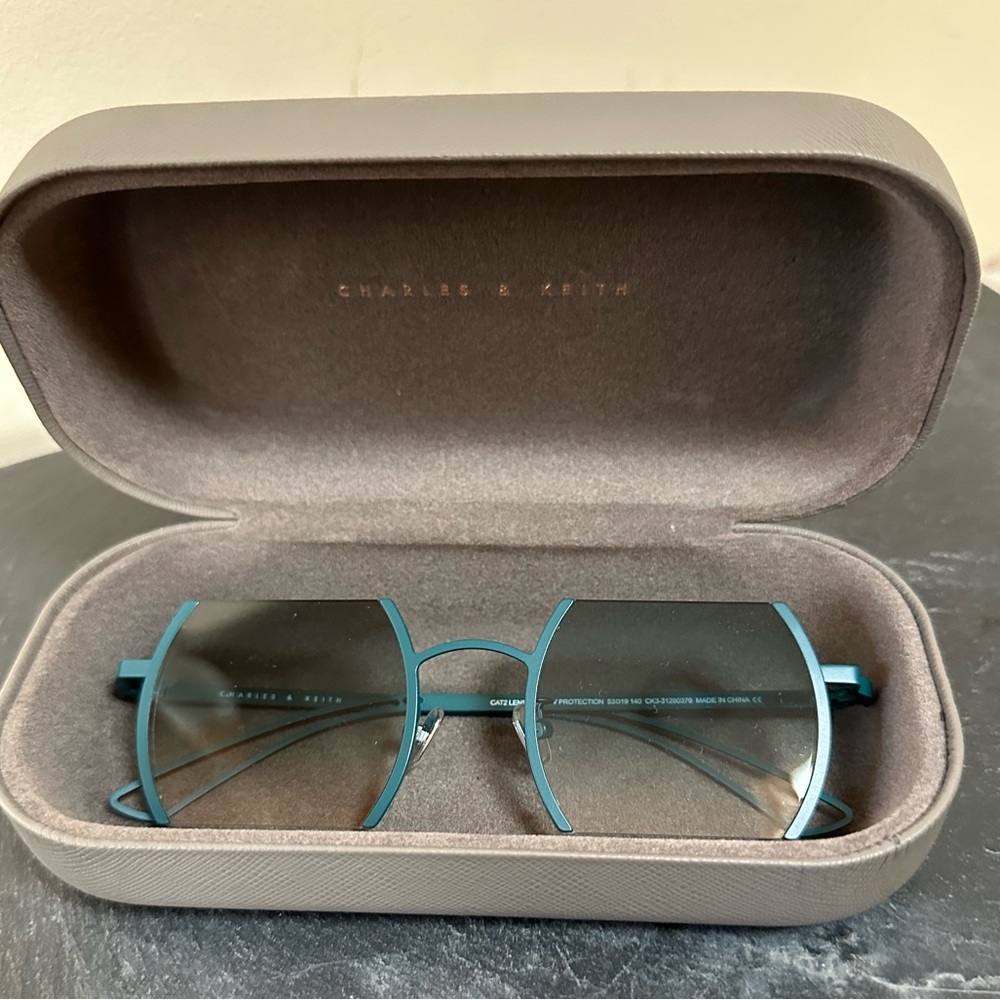 CHARLES & KEITH sunglasses